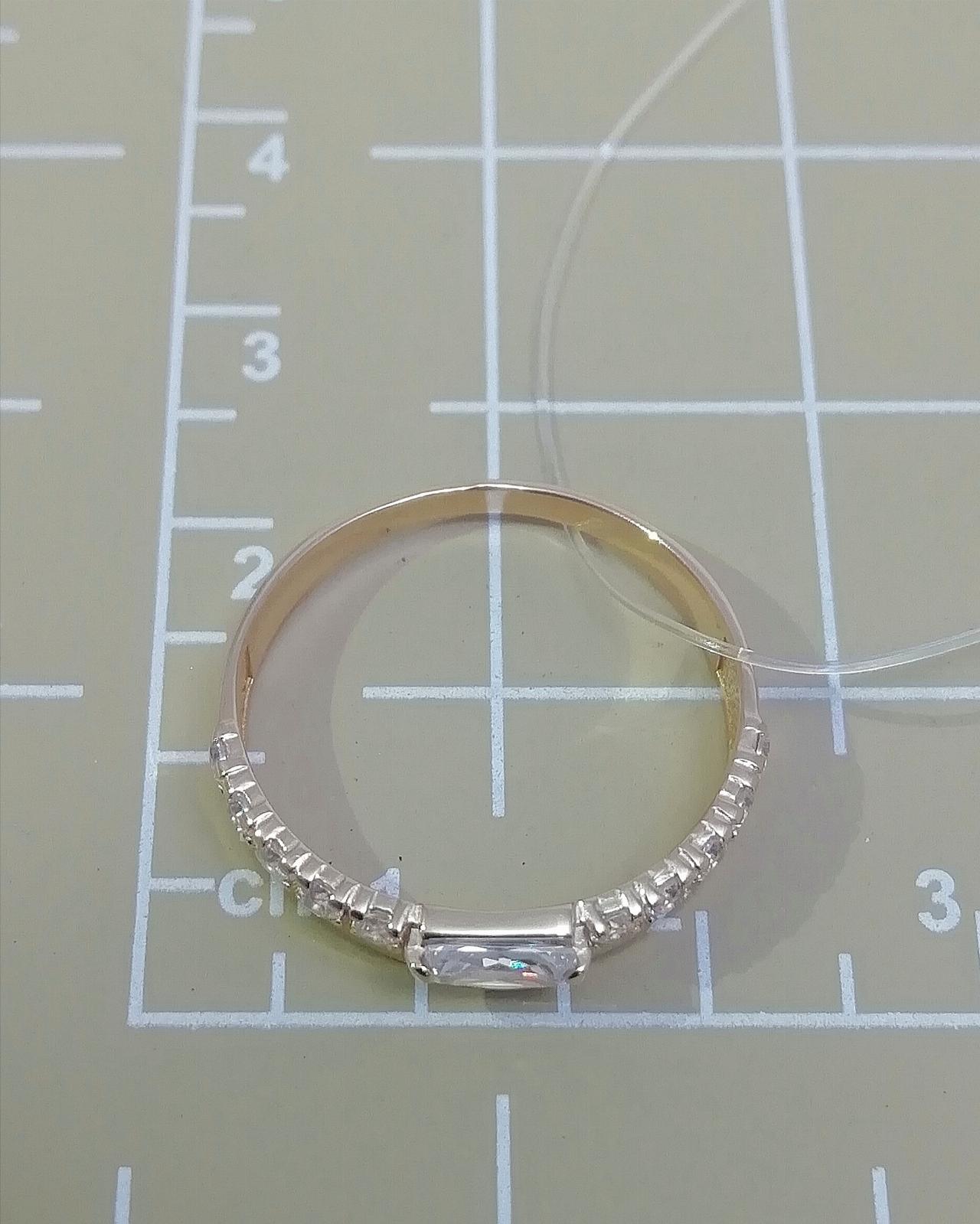 Золотое кольцо женское, вставка фианит