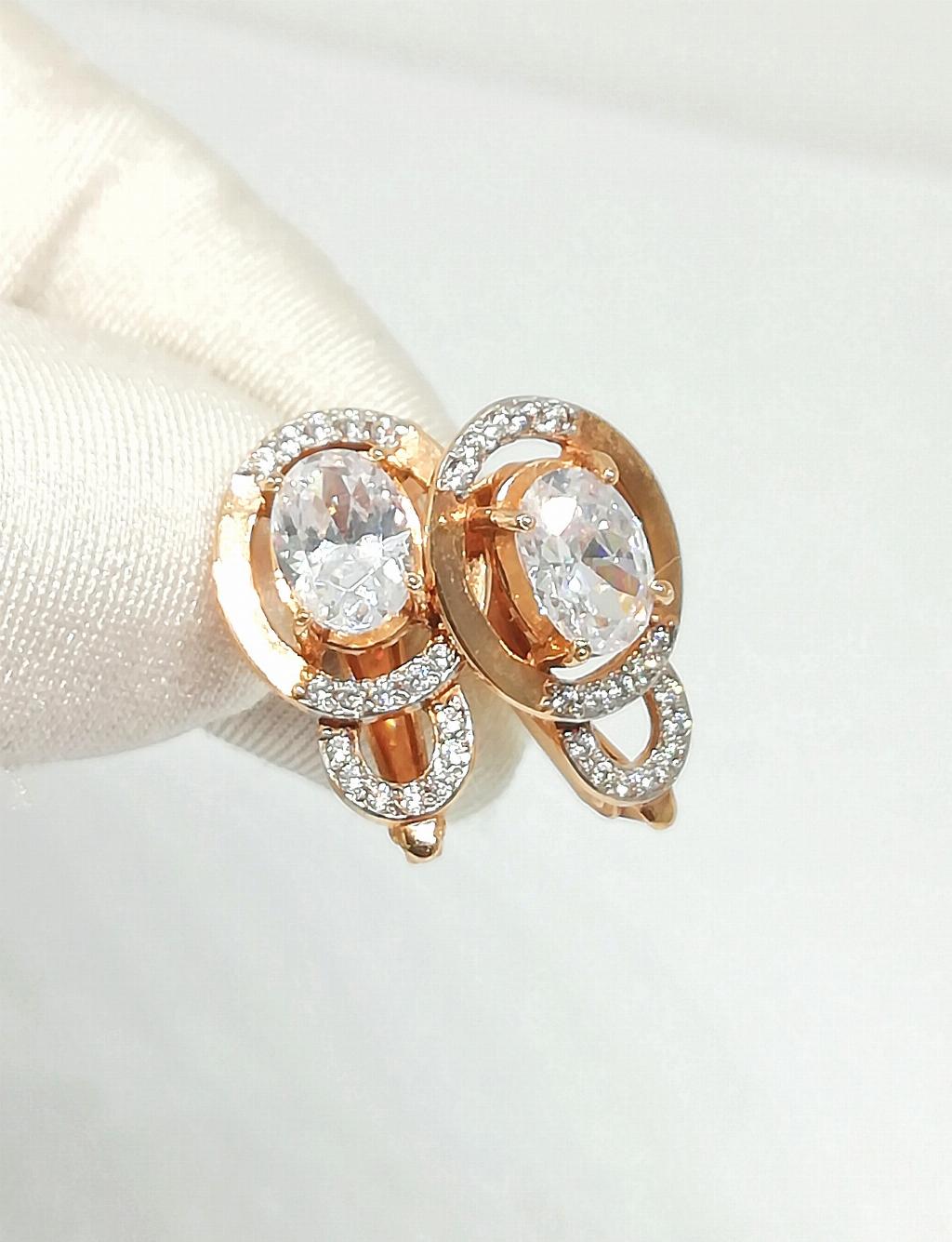 Золотые серьги, вставка фианит