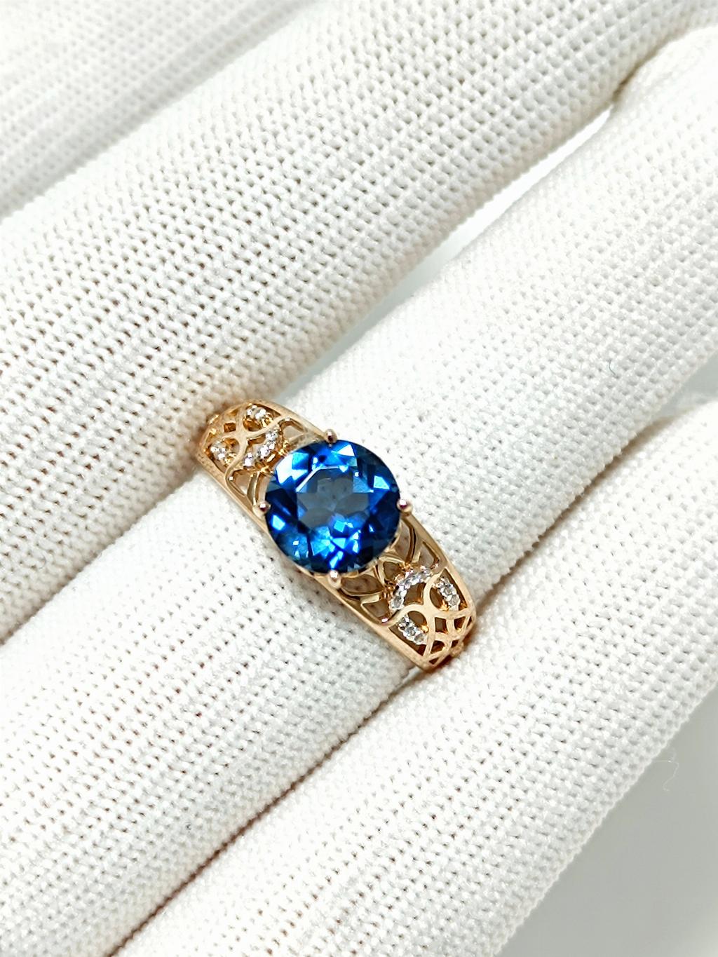 Золотое кольцо женское, вставка фианит