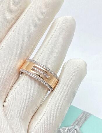 Золотое кольцо крупное, вставка фианит