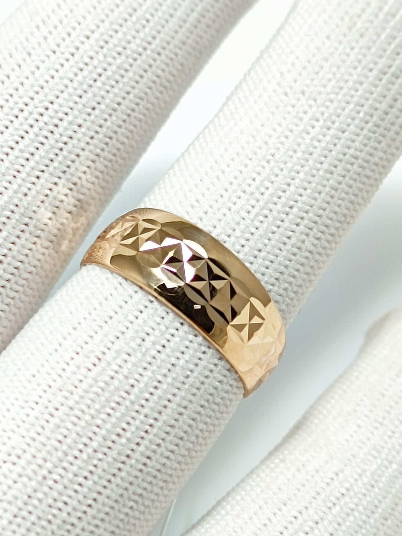 Золотое кольцо женское