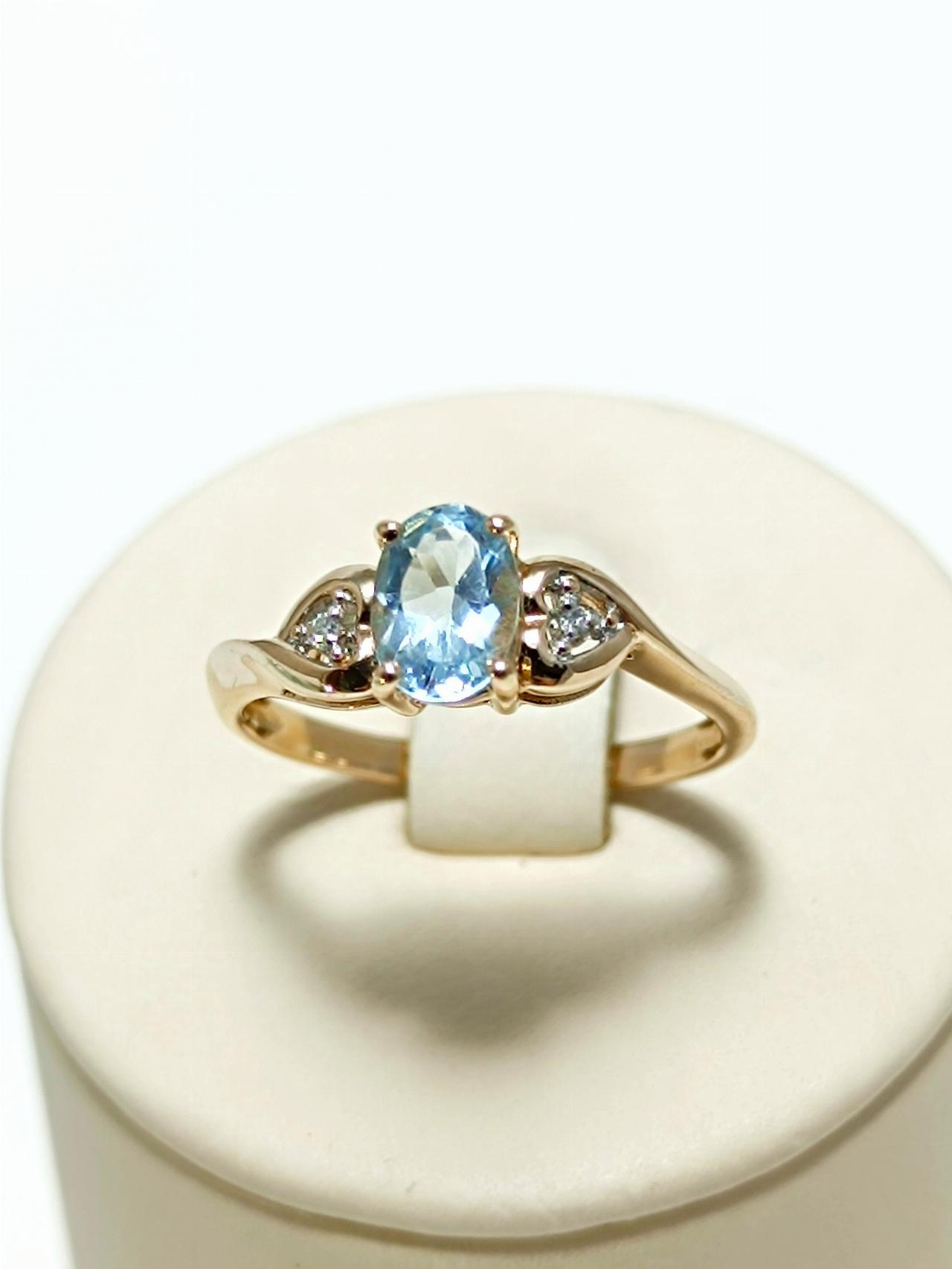 Золотое кольцо женское, вставка фианит