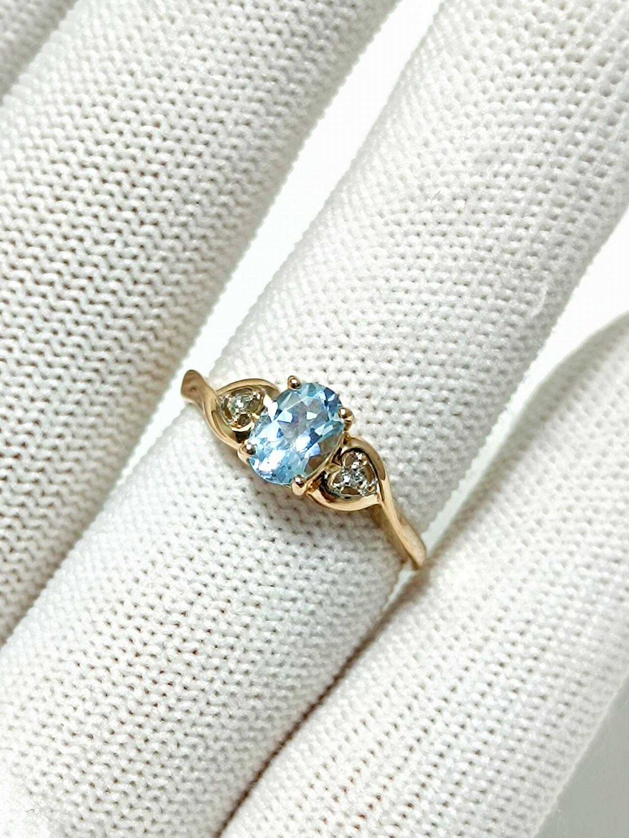 Золотое кольцо женское, вставка фианит