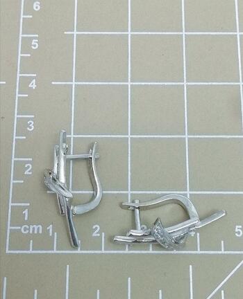 Золотые серьги, вставка бриллиант