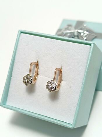 Золотые серьги женские, вставка бриллиант