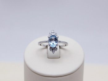 Золотое кольцо, вставка бриллиант