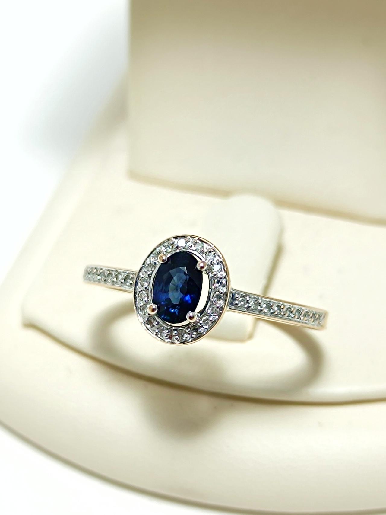 Золотое кольцо женское, вставка бриллиант