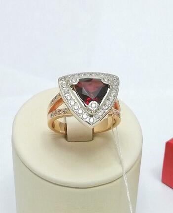 Золотое кольцо, вставка гранат