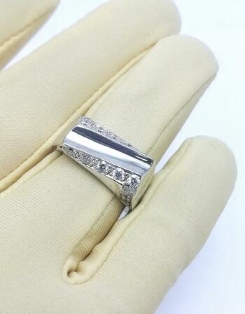 Золотое кольцо, вставка бриллиант