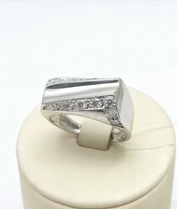 Золотое кольцо, вставка бриллиант