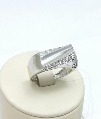 Золотое кольцо, вставка бриллиант