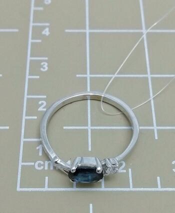 Золотое кольцо, вставка бриллиант