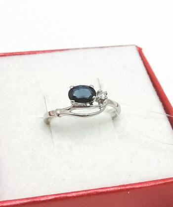 Золотое кольцо, вставка бриллиант