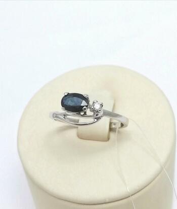 Золотое кольцо, вставка бриллиант