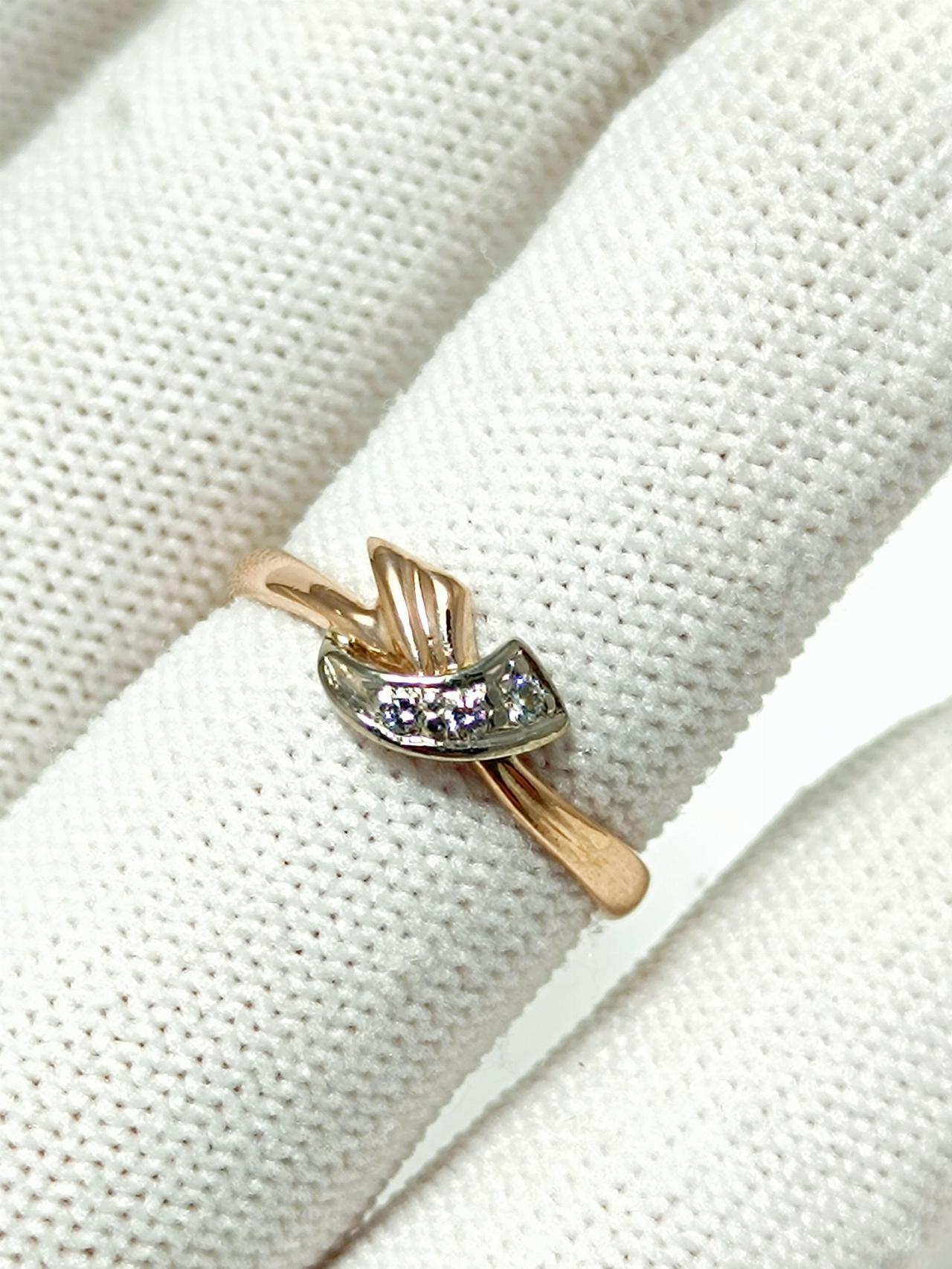 Золотое кольцо женское, вставка бриллиант