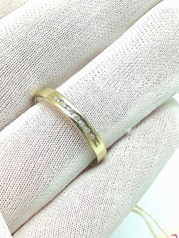 Золотое кольцо дорожка, вставка бриллиант