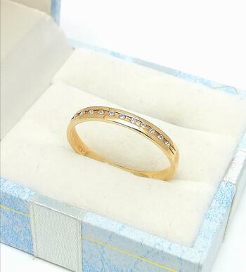 Золотое кольцо дорожка, вставка бриллиант