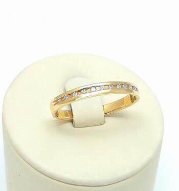 Золотое кольцо дорожка, вставка бриллиант