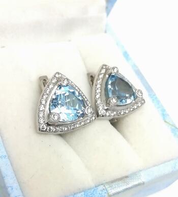 Серьги женские классические, вставка бриллиант