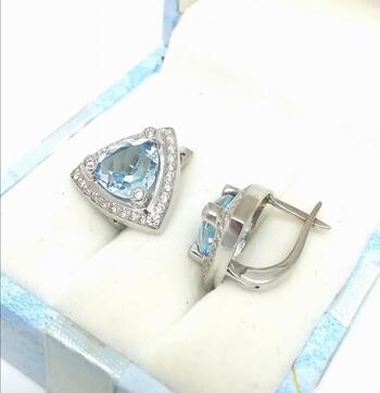 Серьги женские классические, вставка бриллиант