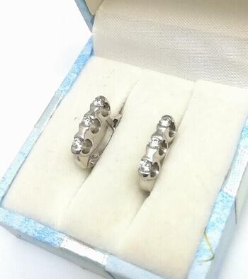 Серьги женские классические, вставка бриллиант