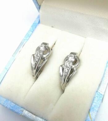 Серьги женские классические, вставка бриллиант