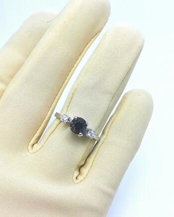 Золотое кольцо, вставка бриллиант