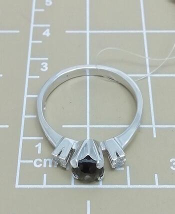 Золотое кольцо, вставка бриллиант