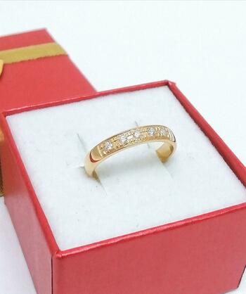 Золотое кольцо дорожка, вставка бриллиант