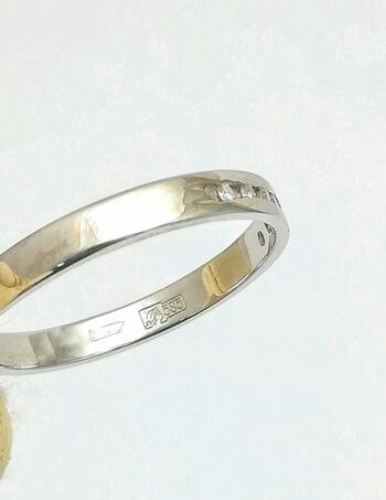 Золотое кольцо, вставка бриллиант