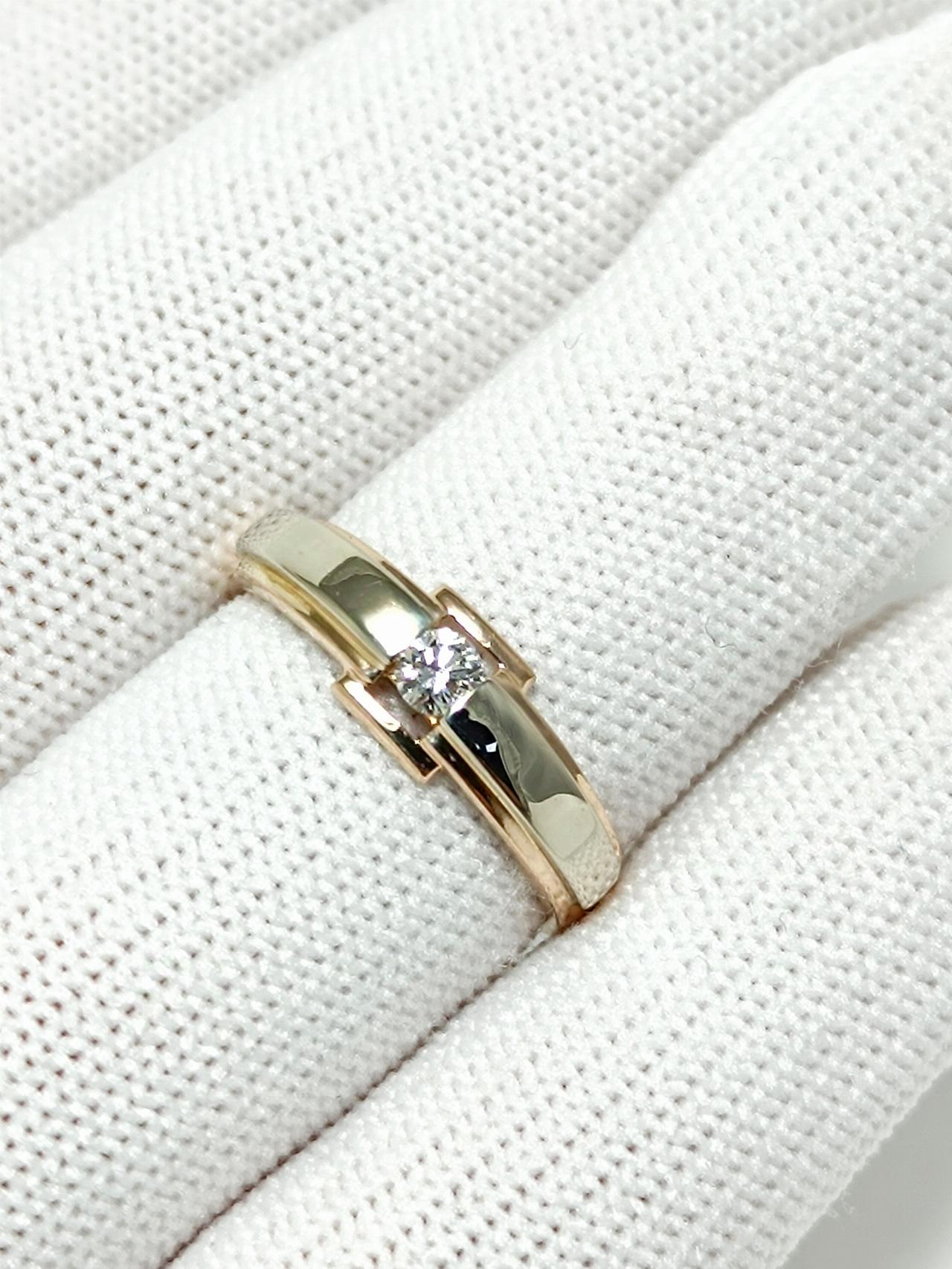 Золотое кольцо женское, вставка бриллиант