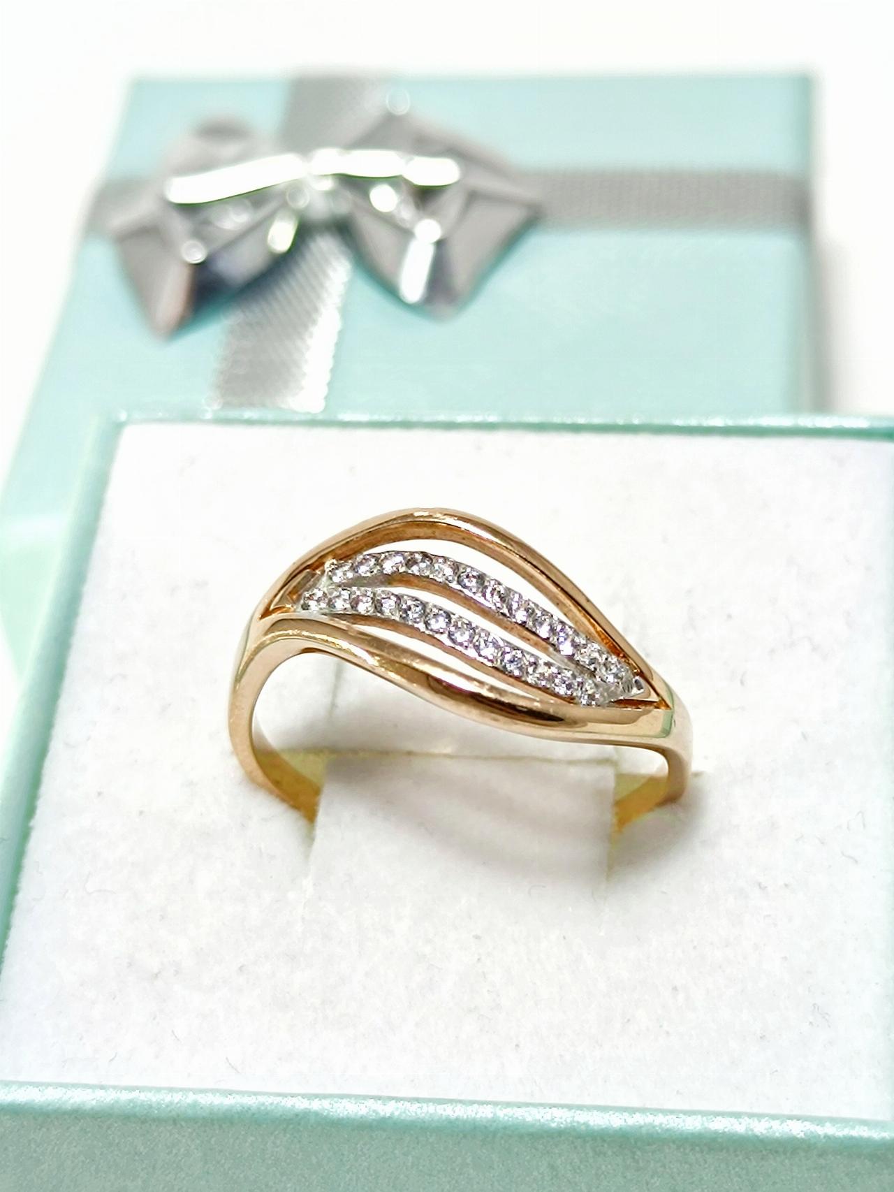 Золотое кольцо женское, вставка фианит