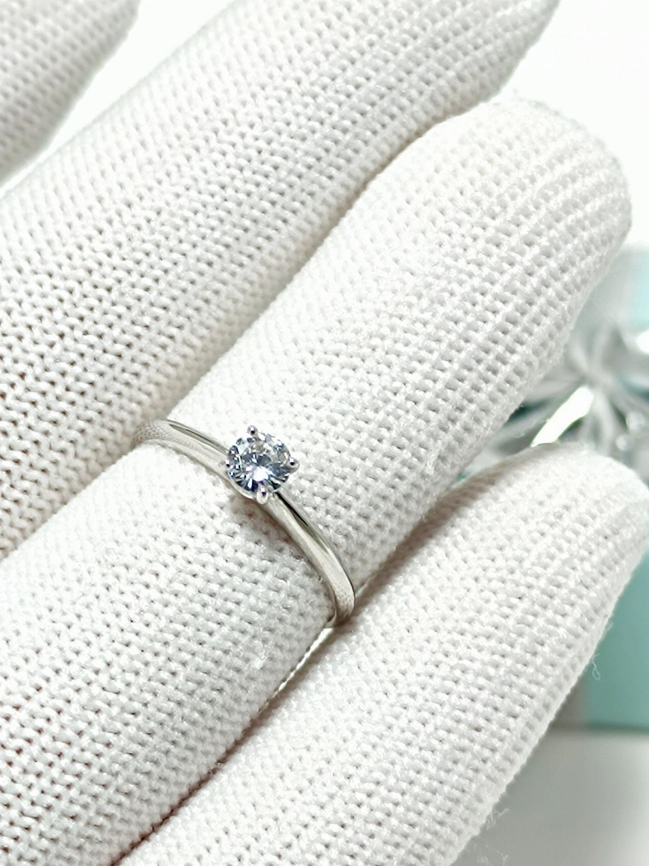 Золотое кольцо женское, вставка фианит