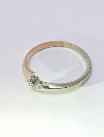 Золотое кольцо, вставка бриллиант