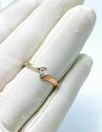 Золотое кольцо, вставка бриллиант