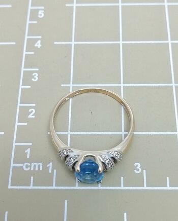 Золотое кольцо женское, вставка фианит