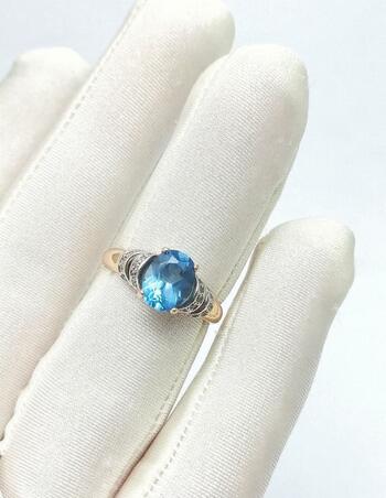 Золотое кольцо женское, вставка фианит