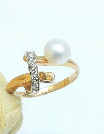 Золотое кольцо, вставка бриллиант