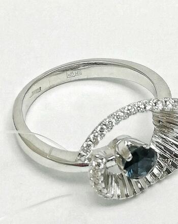 Золотое кольцо, вставка бриллиант