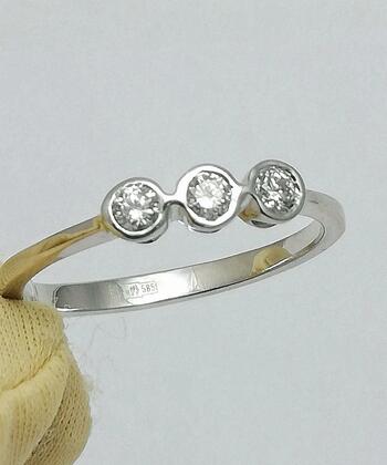 Золотое кольцо дорожка, вставка бриллиант