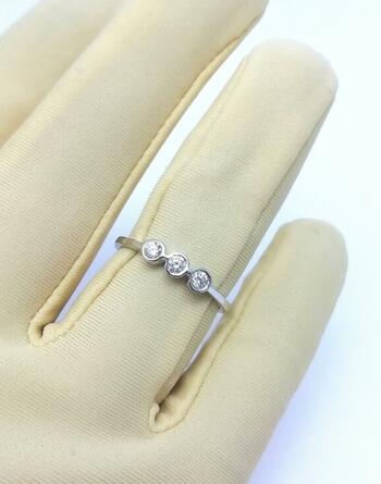 Золотое кольцо дорожка, вставка бриллиант