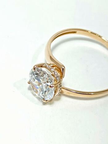 Золотое кольцо женское, вставка фианит