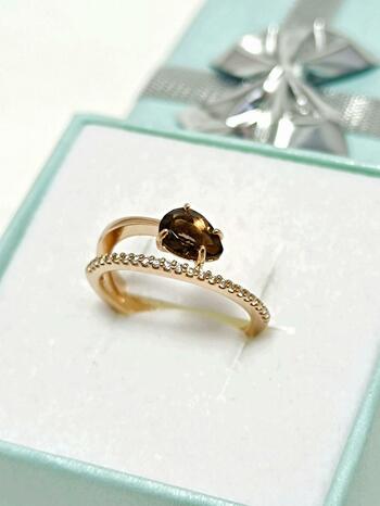 Золотое кольцо женское, вставка фианит