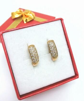 Золотые серьги, вставка бриллиант