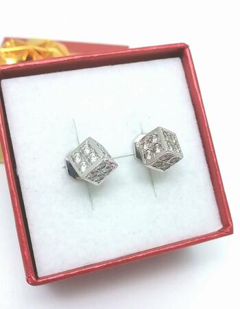 Золотые серьги, вставка бриллиант