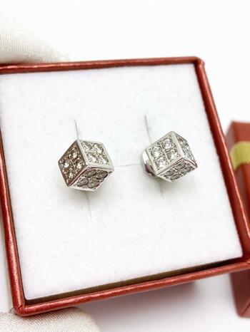 Золотые серьги, вставка бриллиант