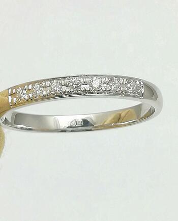 Золотое кольцо дорожка, вставка бриллиант