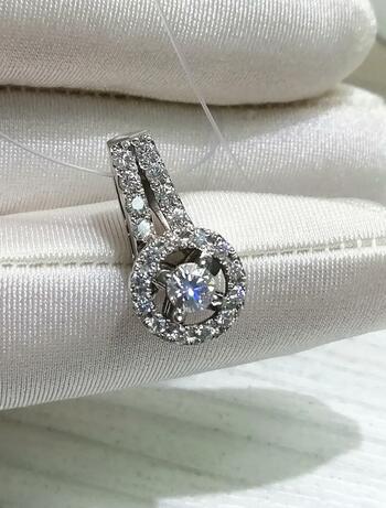 Золотая подвеска, вставка бриллиант