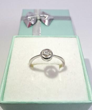 Золотое кольцо, вставка бриллиант