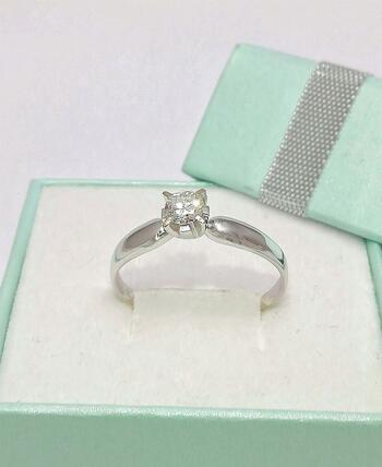 Золотое кольцо, вставка бриллиант